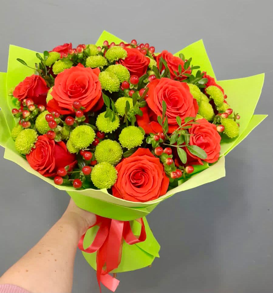 Букет цветов из: Хризантемы и Розы в Песковке