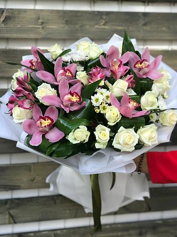 Букет цветов из: Розы и Хризантемы в Песковке