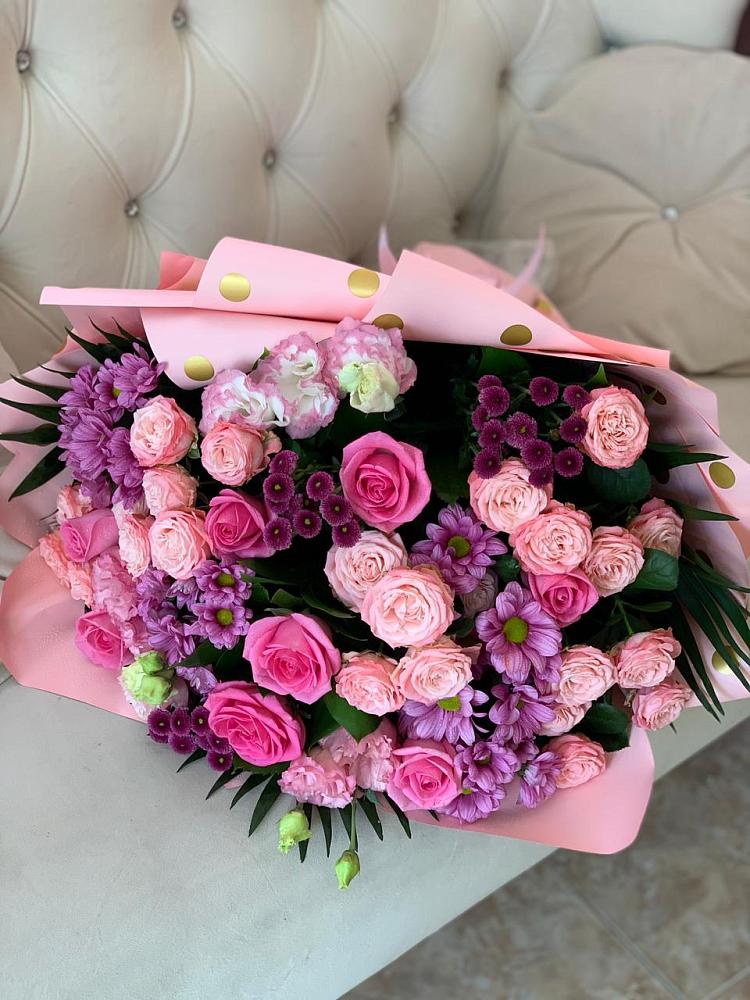 Букет цветов из: Хризантемы, Розы и Лизиантусы в Песковке