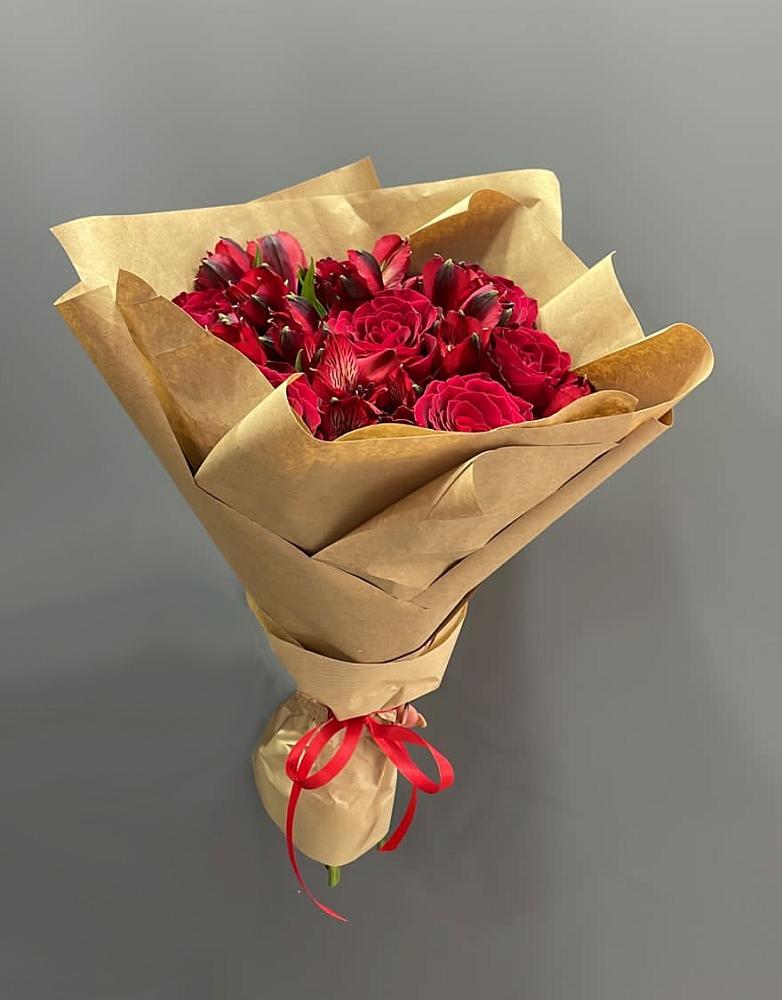 Букет цветов из: Альстромерии и Розы в Песковке