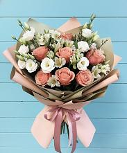 Букет цветов из:  Розы, Альстромерии и Лизиантусы в Песковке