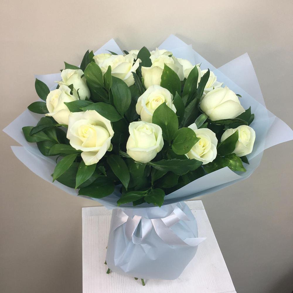 Букет 15 Белых роз Проуд в Песковке