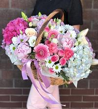 Композиция солнечный день в Песковке Цветочная композиция из Розы, Хризантемы, Пионы и Лизиантусы в корзине в Песковке