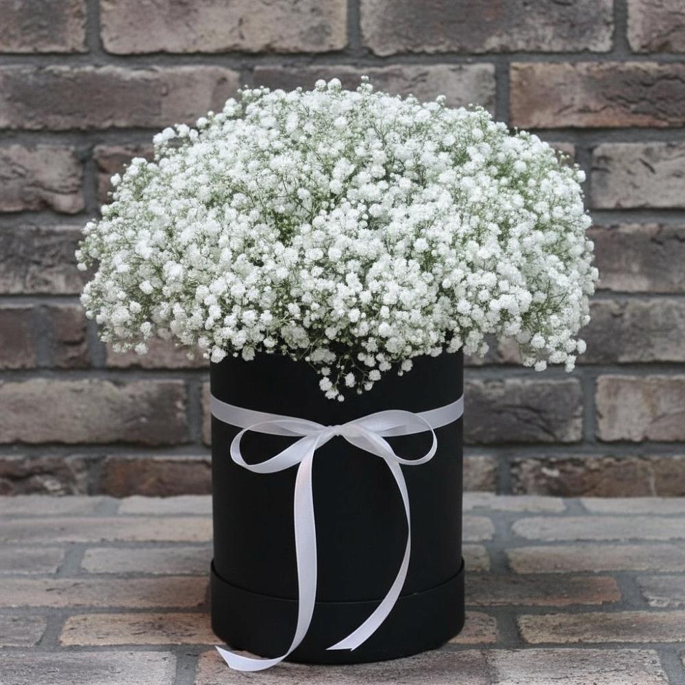 Цветочная композиция из Гипсофила в шляпной коробке в Песковке