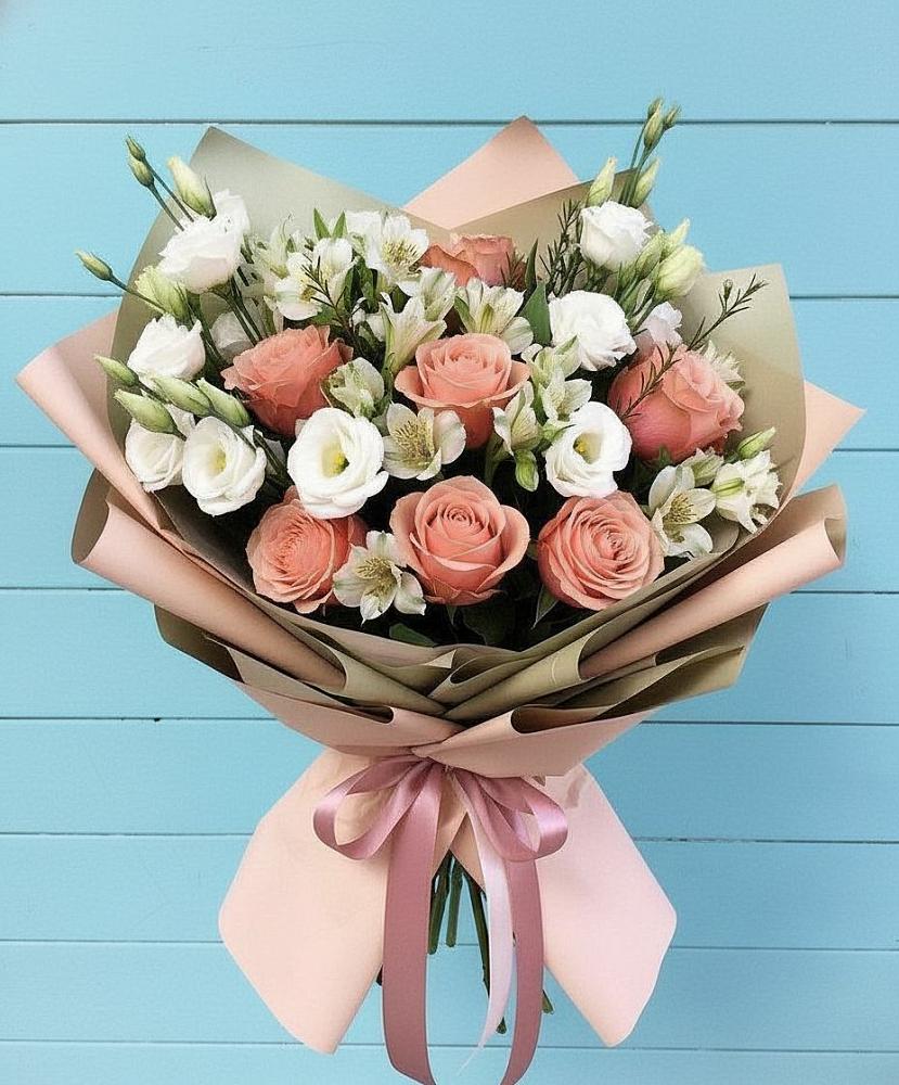 Букет цветов из: Розы, Альстромерии и Лизиантусы в Песковке