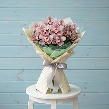 Букет цветов из:  Орхидеи и Розы в Песковке