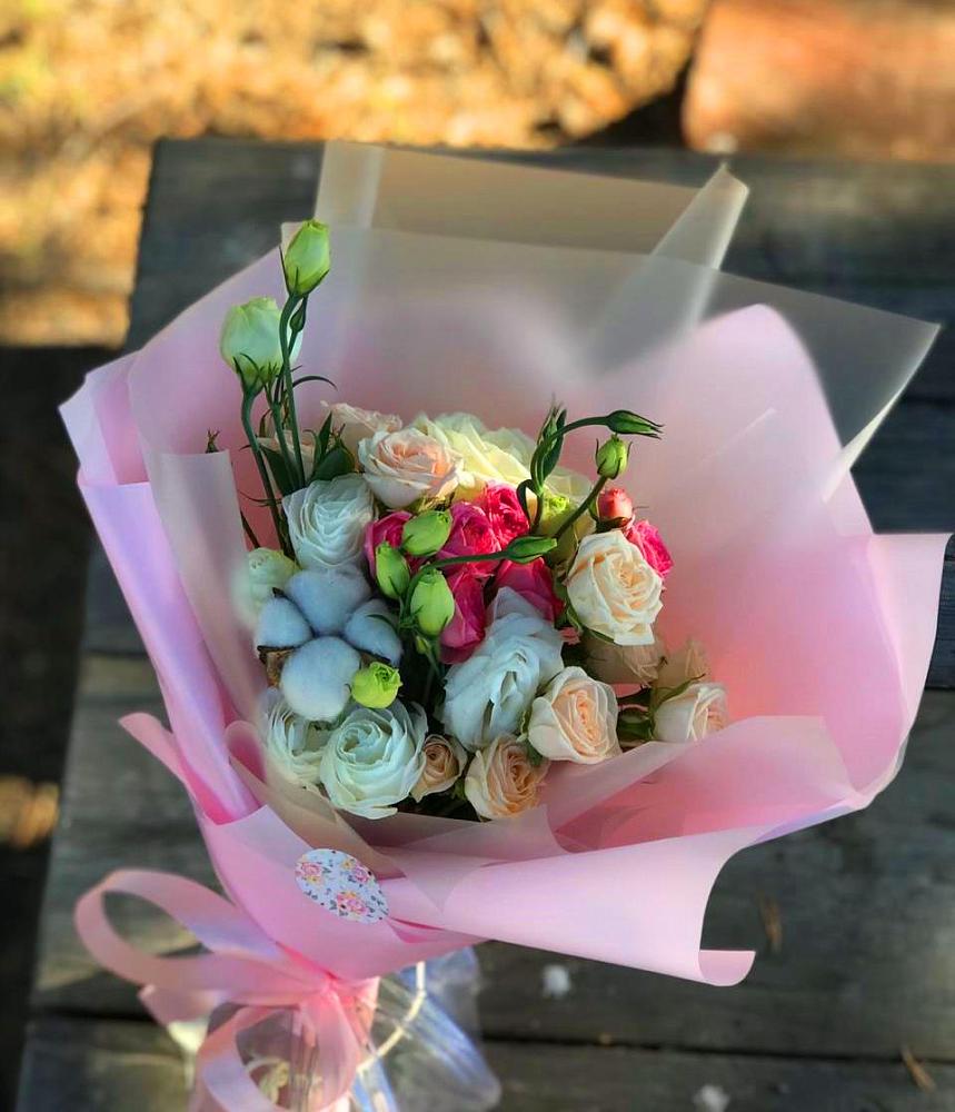 Букет цветов из: Розы и Лизиантусы в Песковке