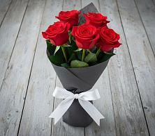 Букет 5 Красных роз Эдлесс Лав в Песковке
