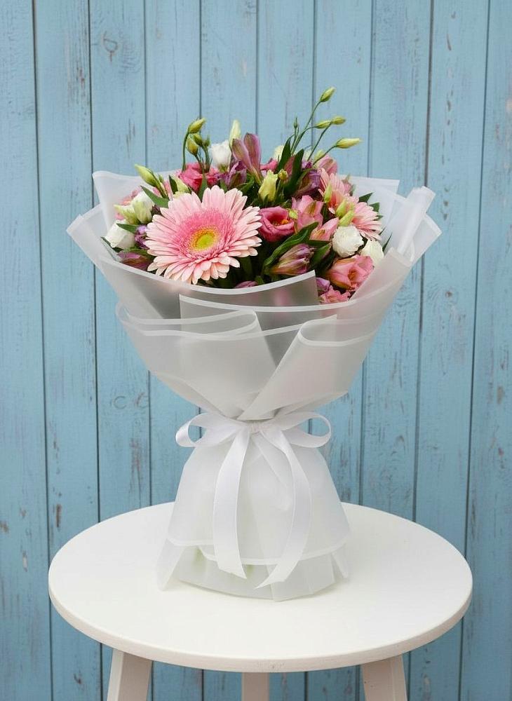 Букет цветов из: Герберы, Альстромерии и Лизиантусы в Песковке