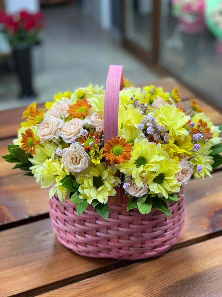 Цветочная композиция из Хризантемы и Розы в корзине в Песковке