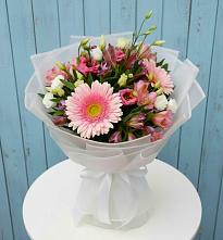 Букет цветов из:  Герберы, Альстромерии и Лизиантусы в Песковке