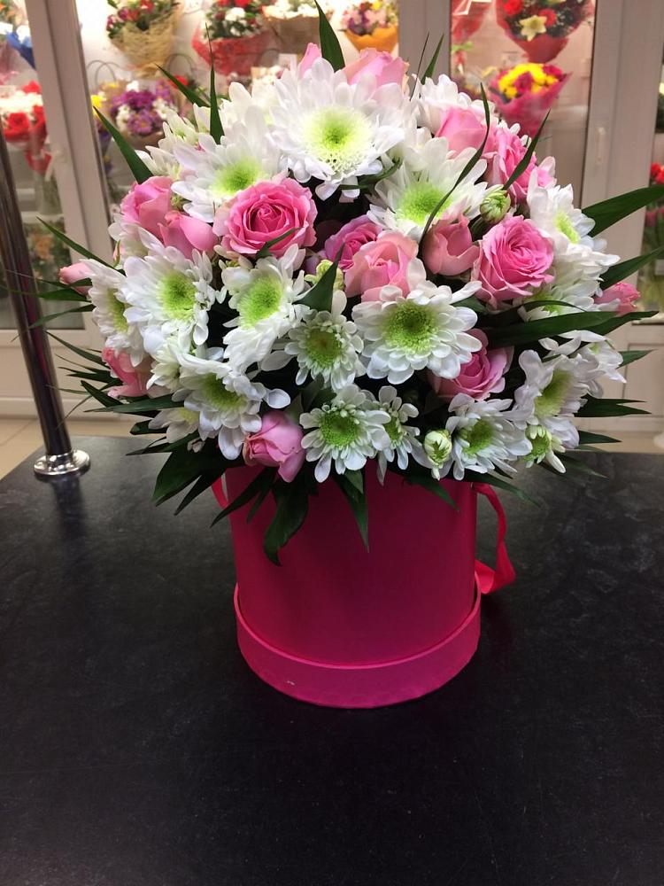 Цветочная композиция из Розы и Хризантемы в шляпной коробке в Песковке