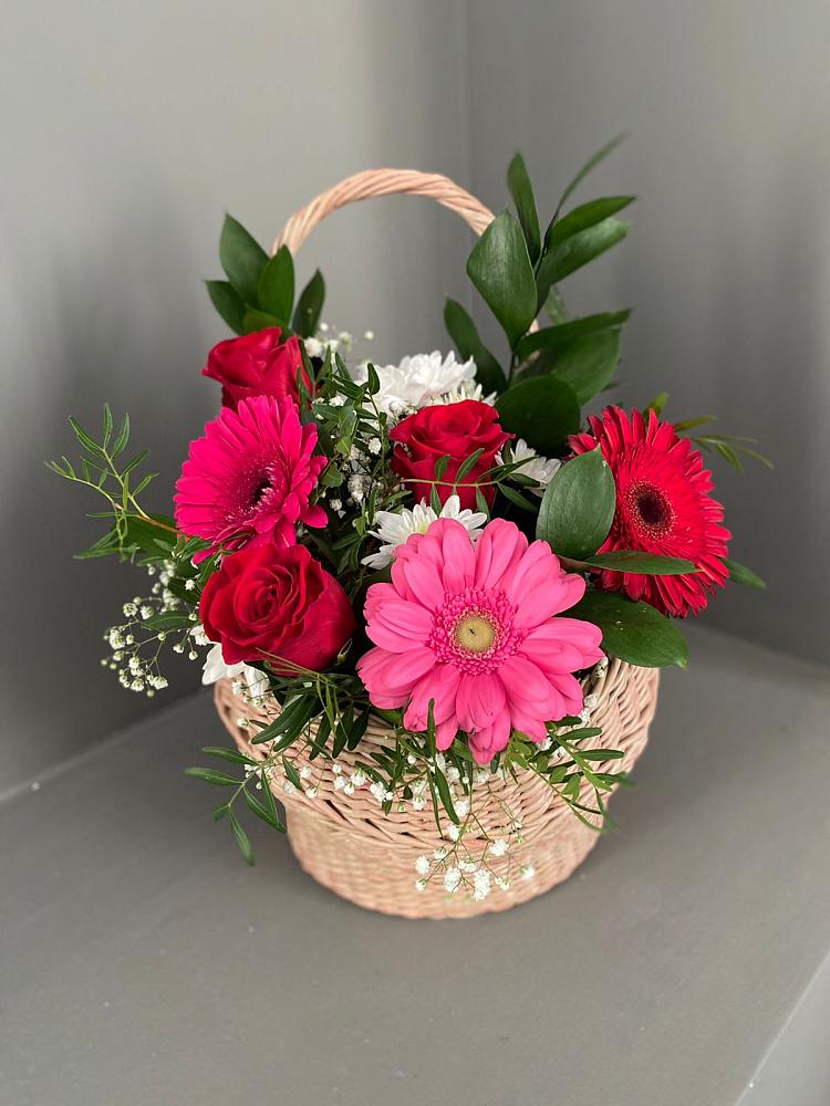 Цветочная композиция из Розы, Хризантемы и Герберы в корзине в Песковке