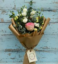 Букет цветов из:  Розы и Лизиантусы #REPLACE_PRED# Песковке