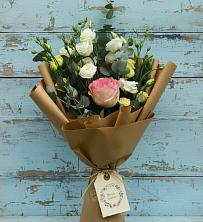 Букет цветов из:  Розы и Лизиантусы в Песковке