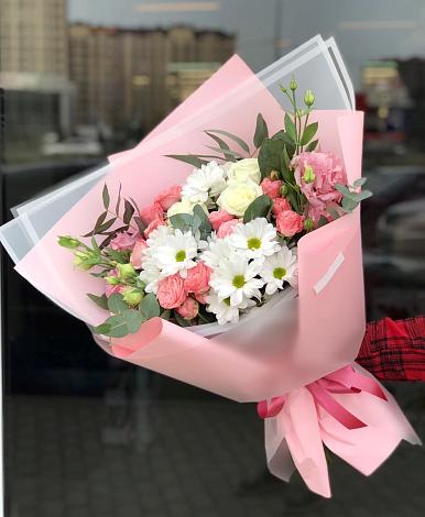 Букет цветов из: Розы, Лизиантусы и Хризантемы в Песковке