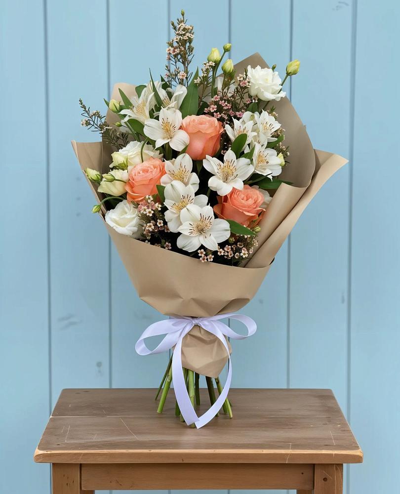 Букет цветов из: Альстромерии, Лизиантусы, Розы и Хризантемы в Песковке