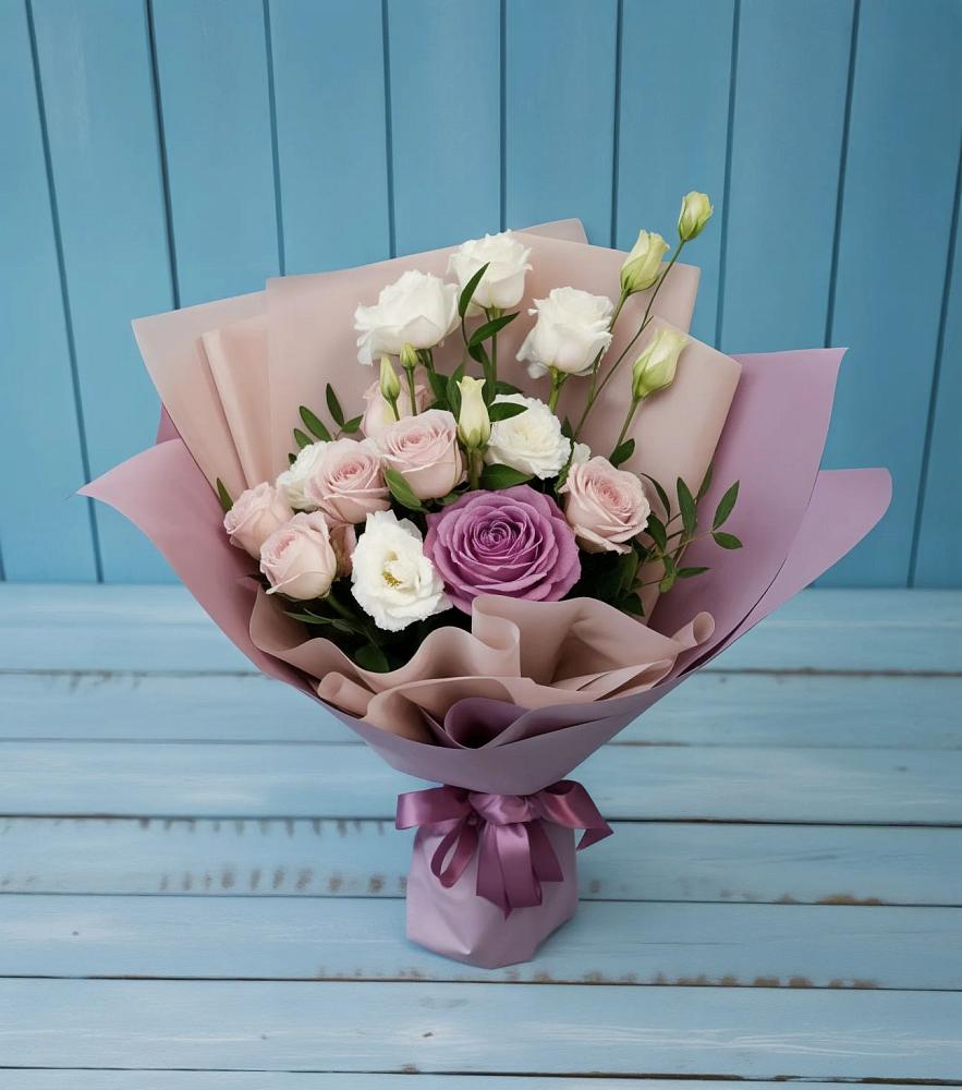 Букет цветов из: Розы и Лизиантусы в Песковке